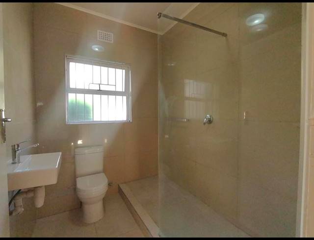 1 BEDROOM PROPERTY TO RENT IN VREDEHOEK